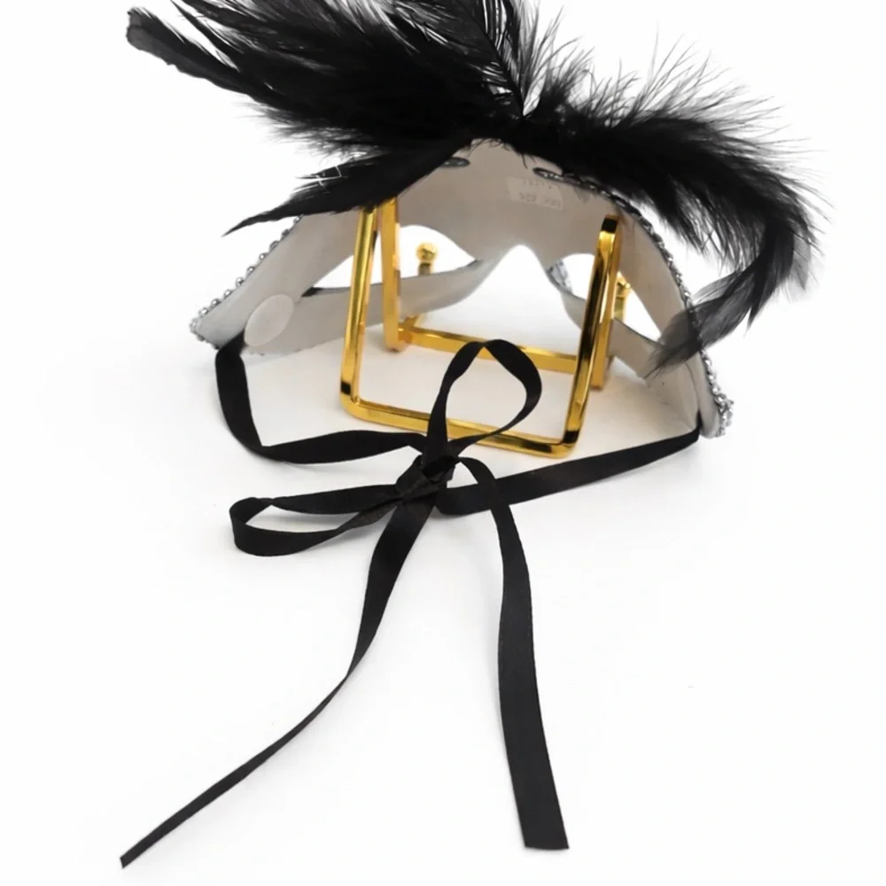 Unbranded • Elegant Venetian-Style Masquerade Mask in Black and Silver